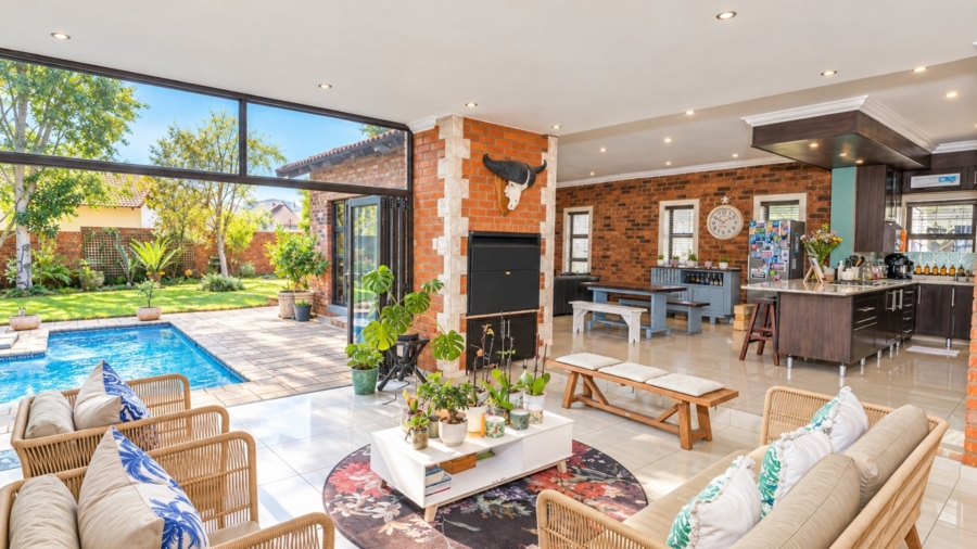 5 Bedroom Property for Sale in Xanadu Nature Estate North West